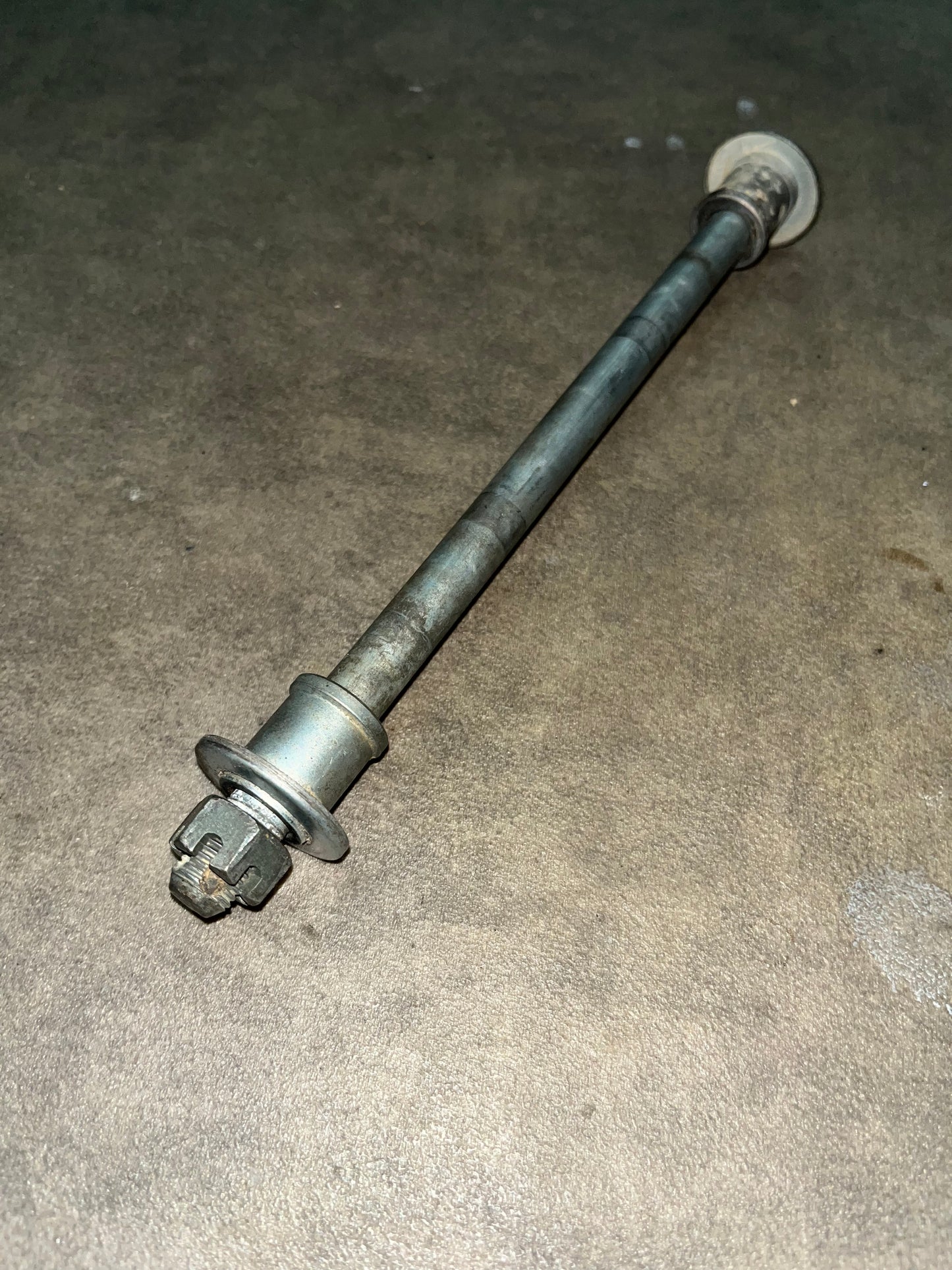 axe de roue avant 85 rm