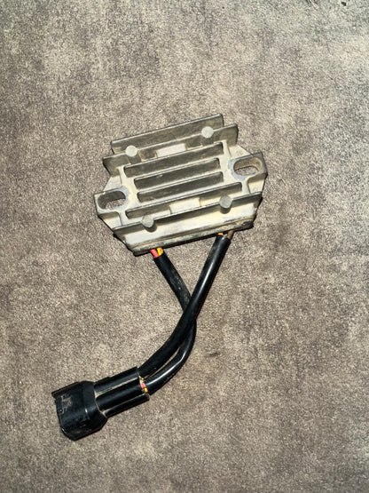régulateur de tension 250 rmz