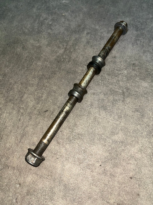 axe de roue avant cr