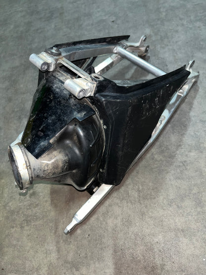 boucle arrière + boite a air 250 yzf