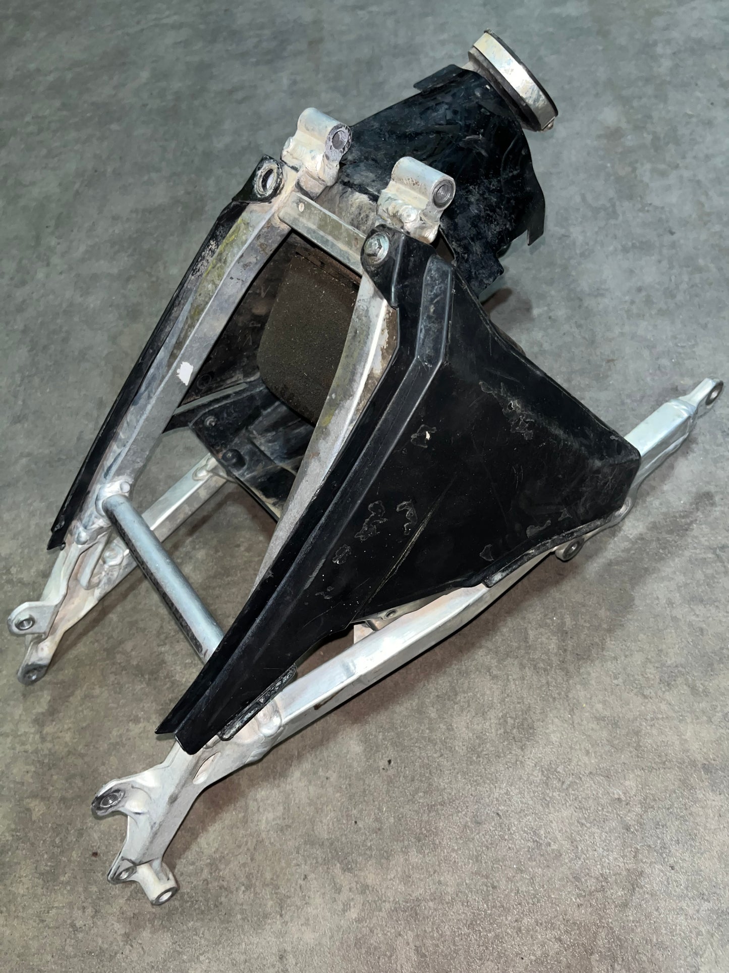 boucle arrière + boite a air 250 yzf