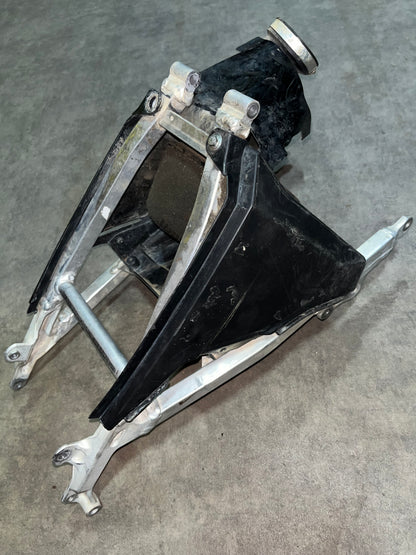 boucle arrière + boite a air 250 yzf