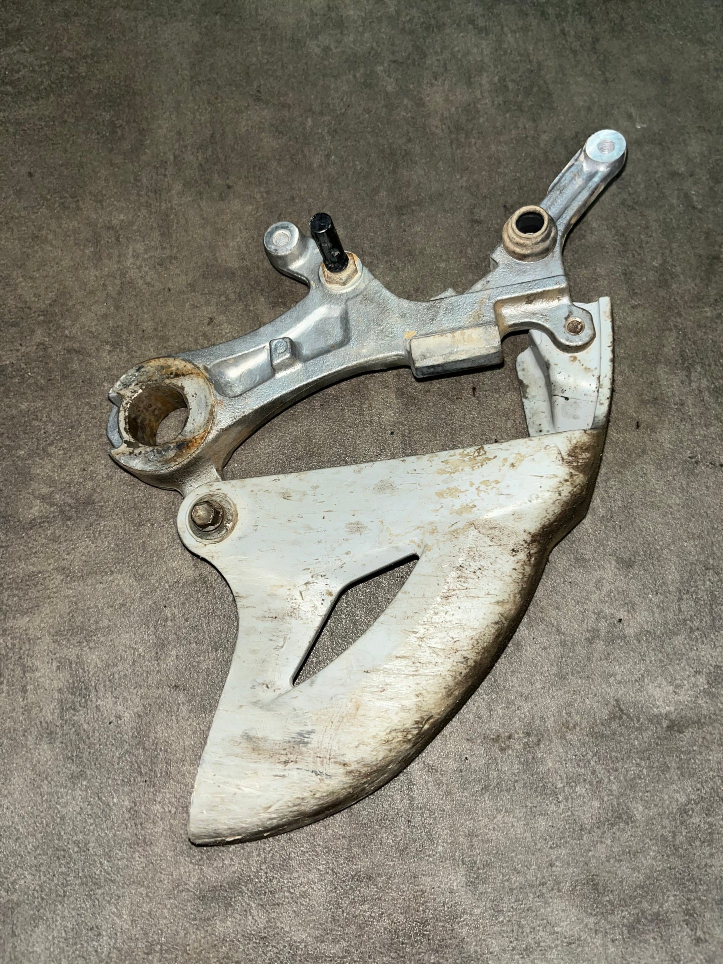support étrier de frein arrière 250 yzf
