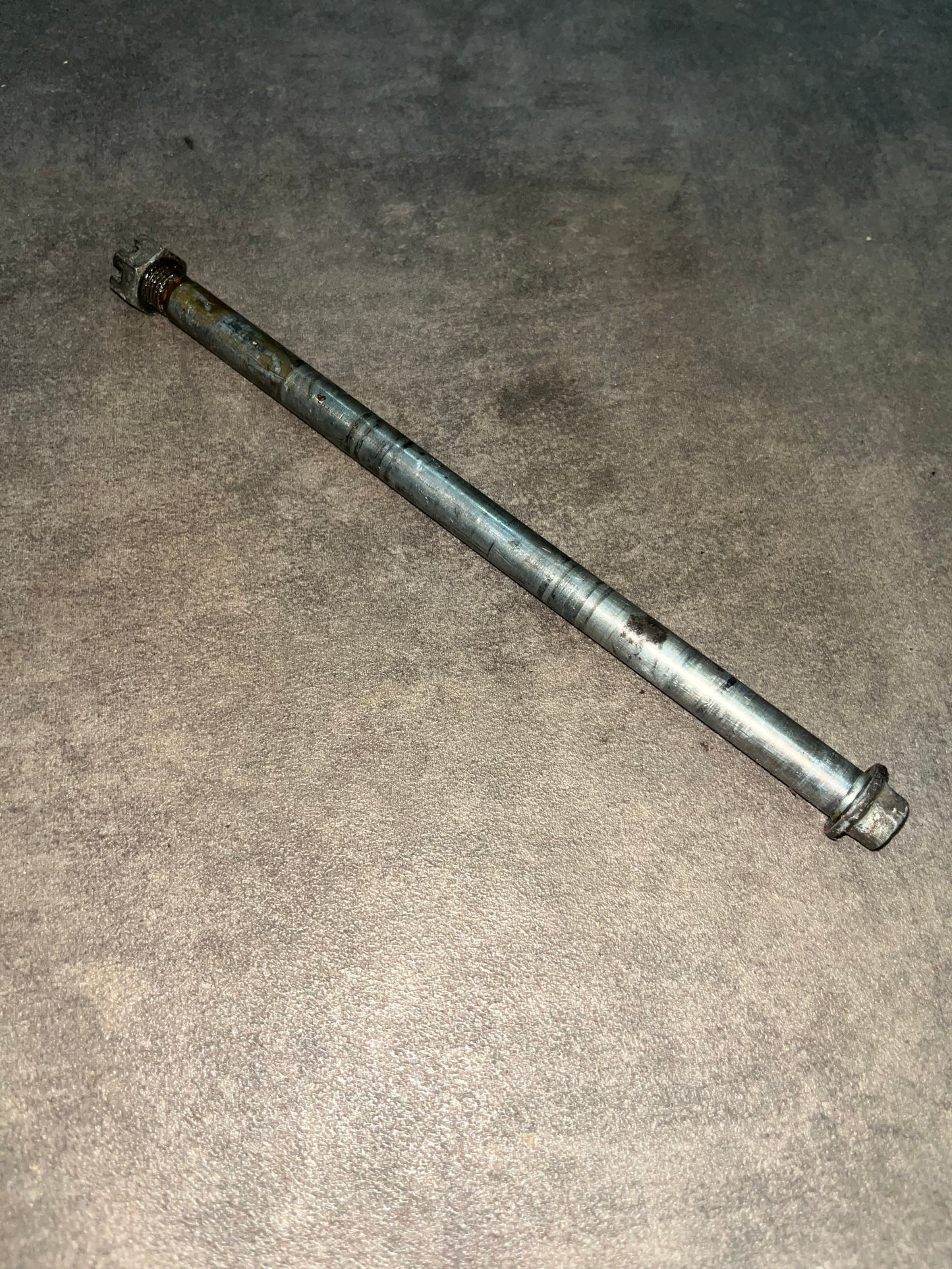 axe de roue avant rm 85
