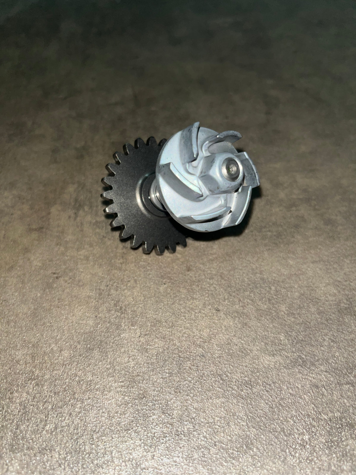 pompe a eau yz 85