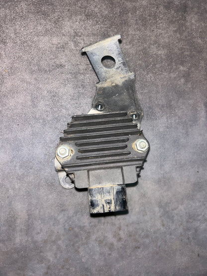 régulateur de tension 250 crf