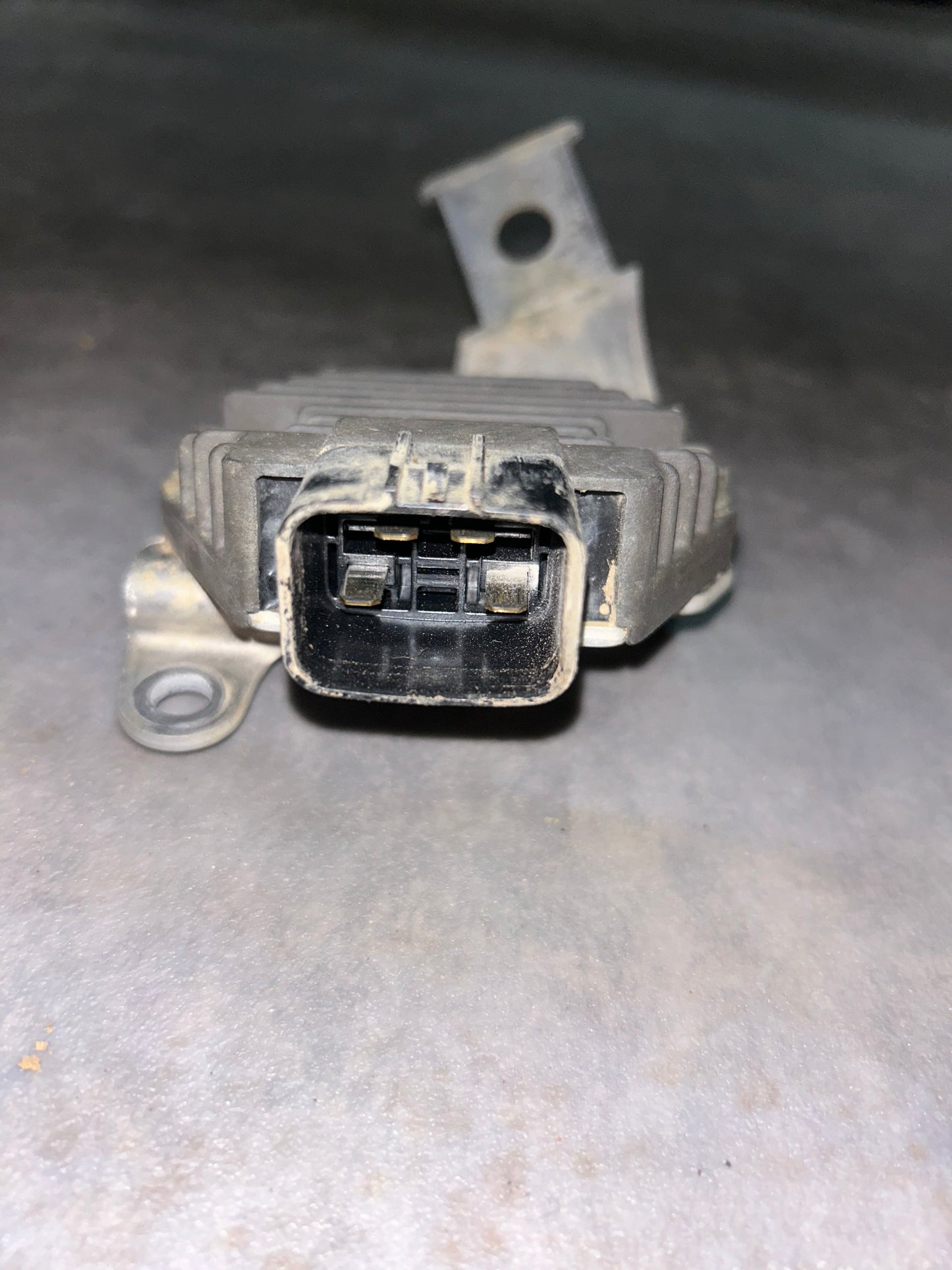 régulateur de tension 250 crf