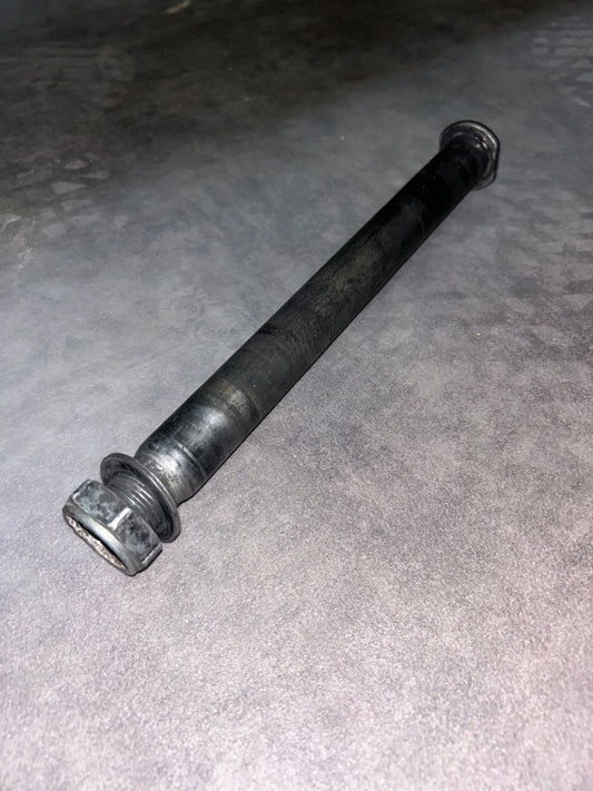 axe de roue arrière 250kxf